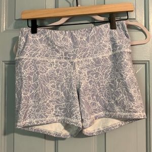 Lavender floral size M activewear gym shorts Fleo